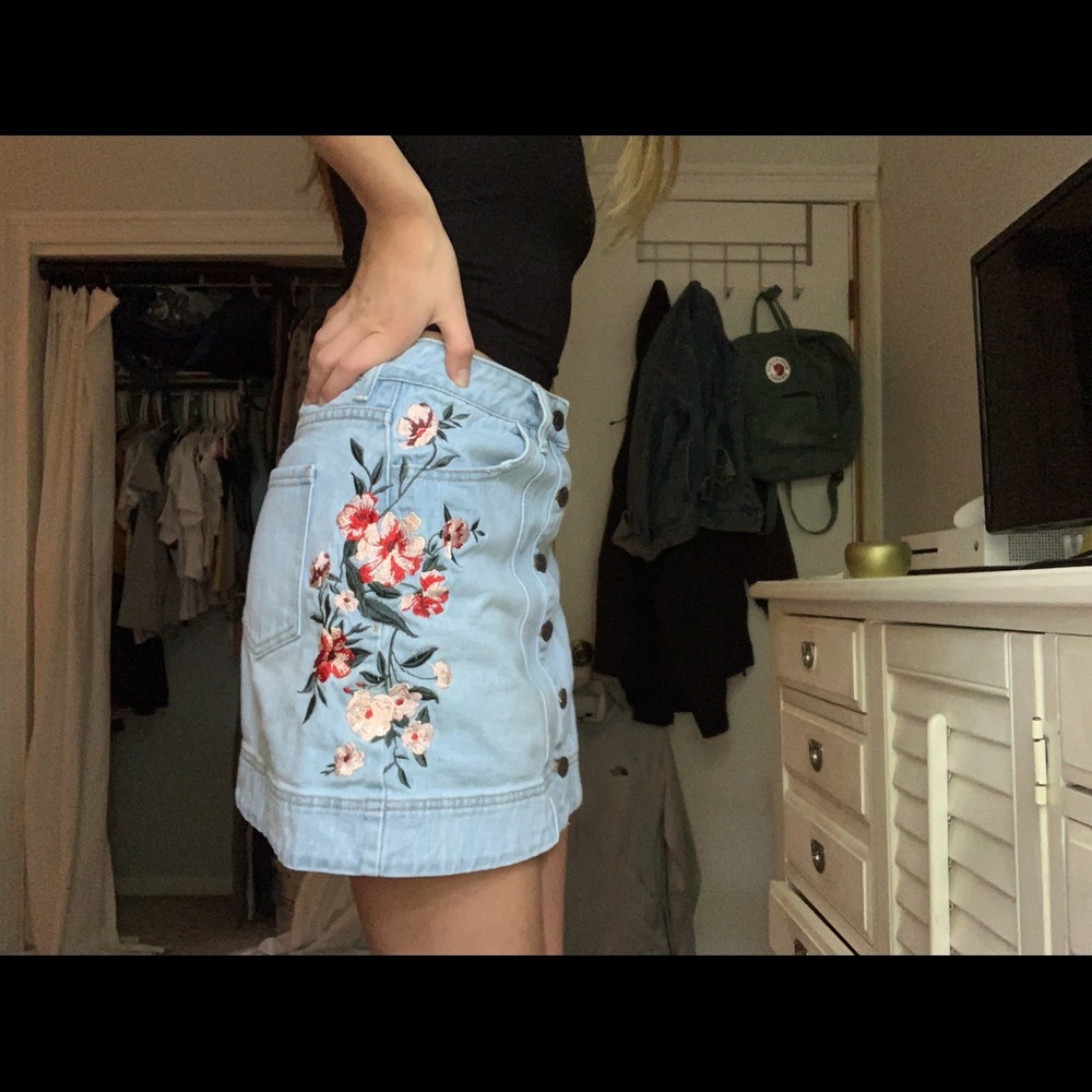 Pacsun denim skirt with embroidered flowers.
